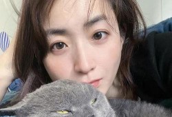 吃瓜抖音网红雅典娜图片,吃瓜界的时尚达人，揭秘网红生活幕后！”